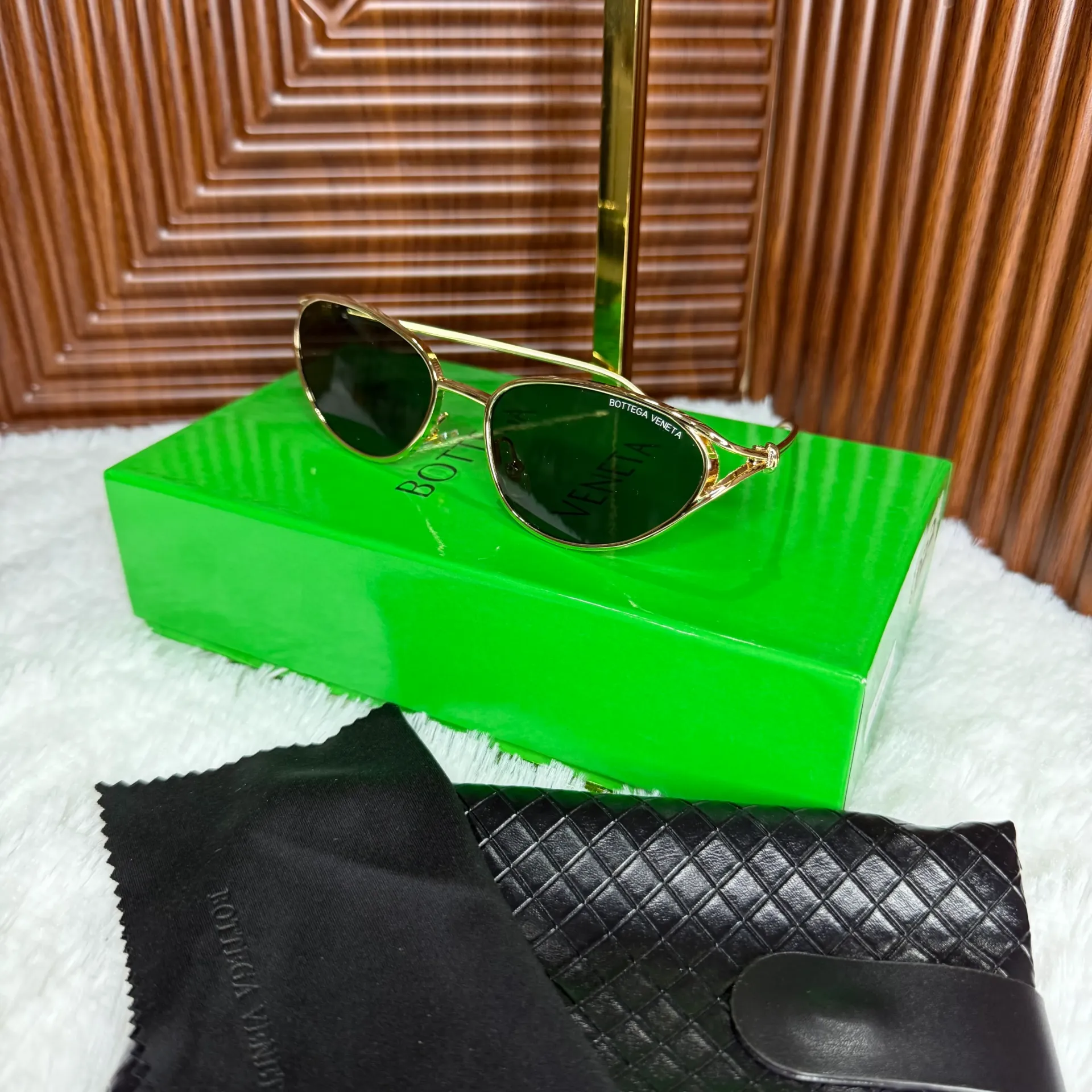 BOTTEGA VENETA Lentes de Sol Dorados c/Mica Verde
