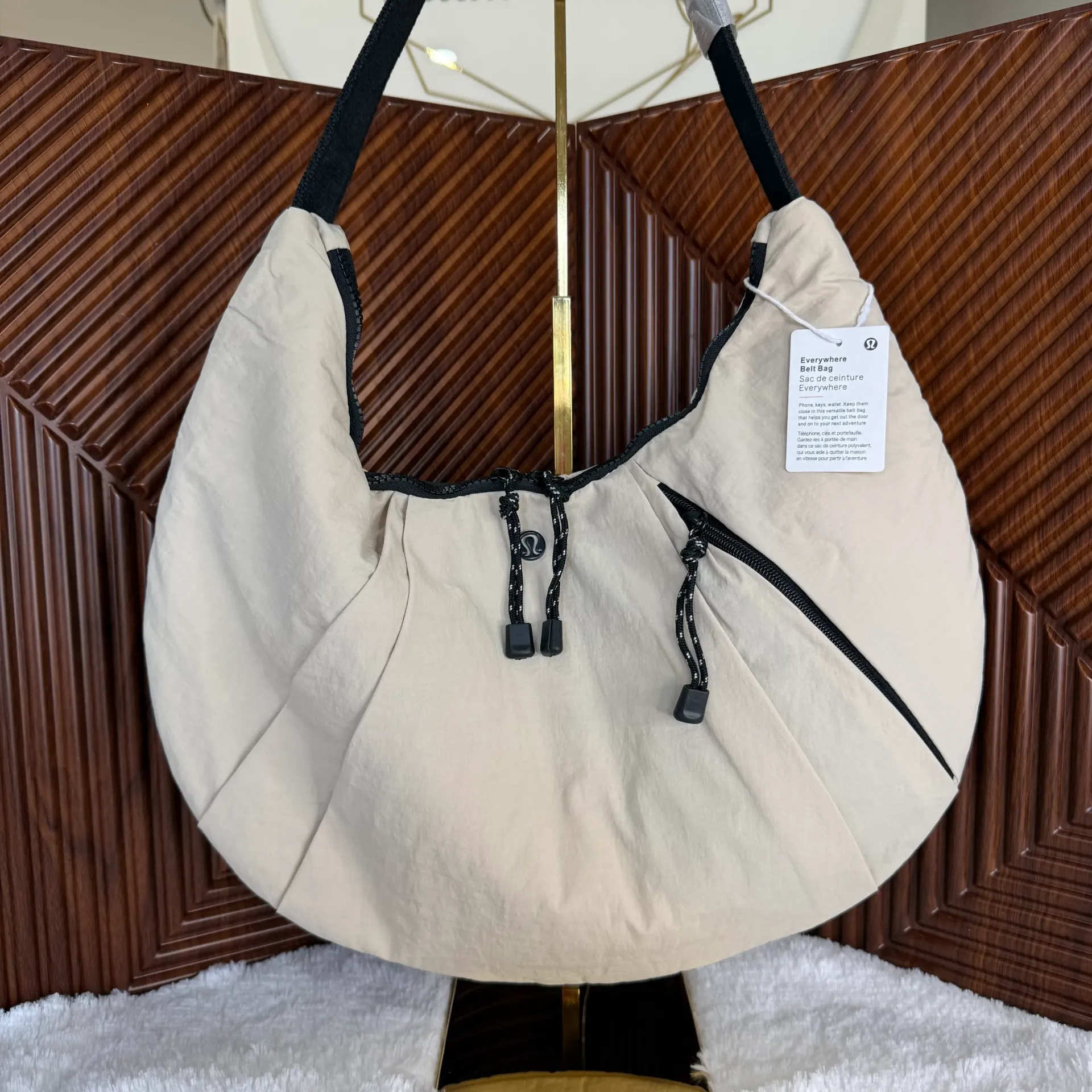 LULU LEMON Bolsa Plisada 10L de Hombro Beige