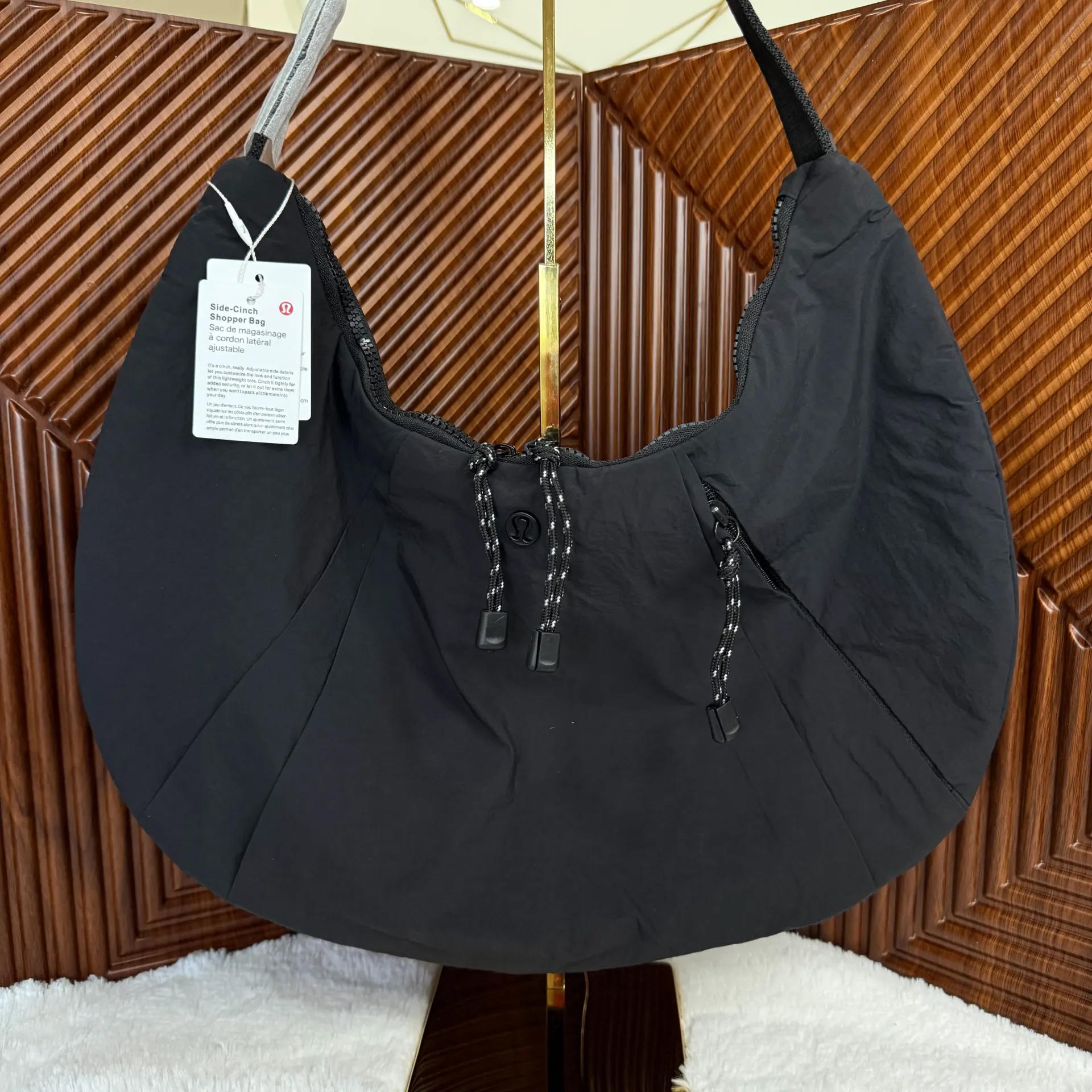 LULU LEMON Bolsa Plisada 10L de Hombro Negra