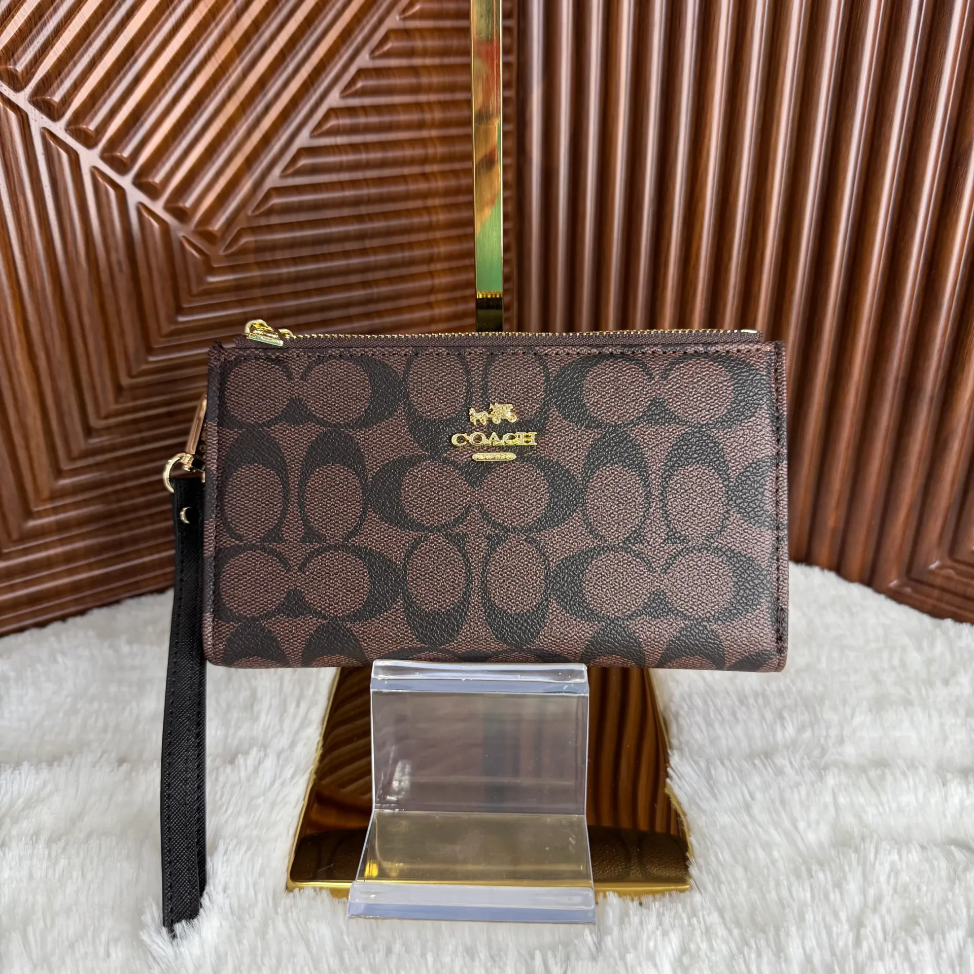 COACH Cartera Muñequera Porta Celular Café Holograma