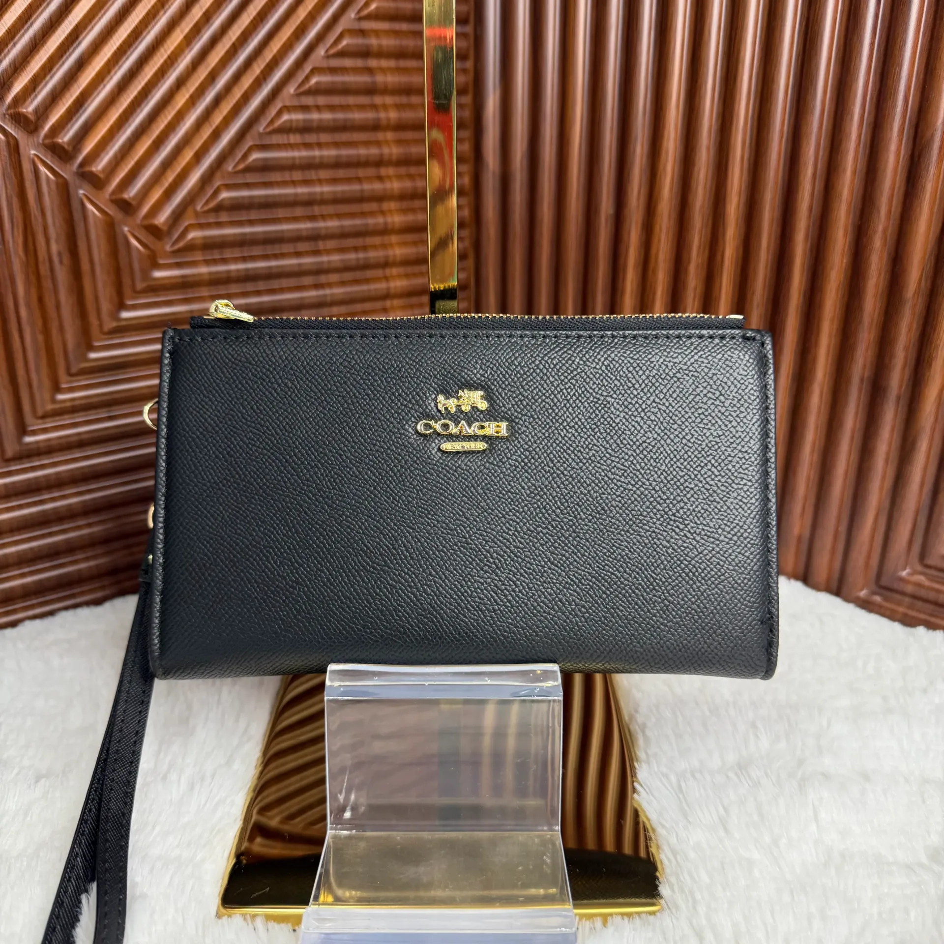 COACH Cartera Muñequera Porta Celular Negra