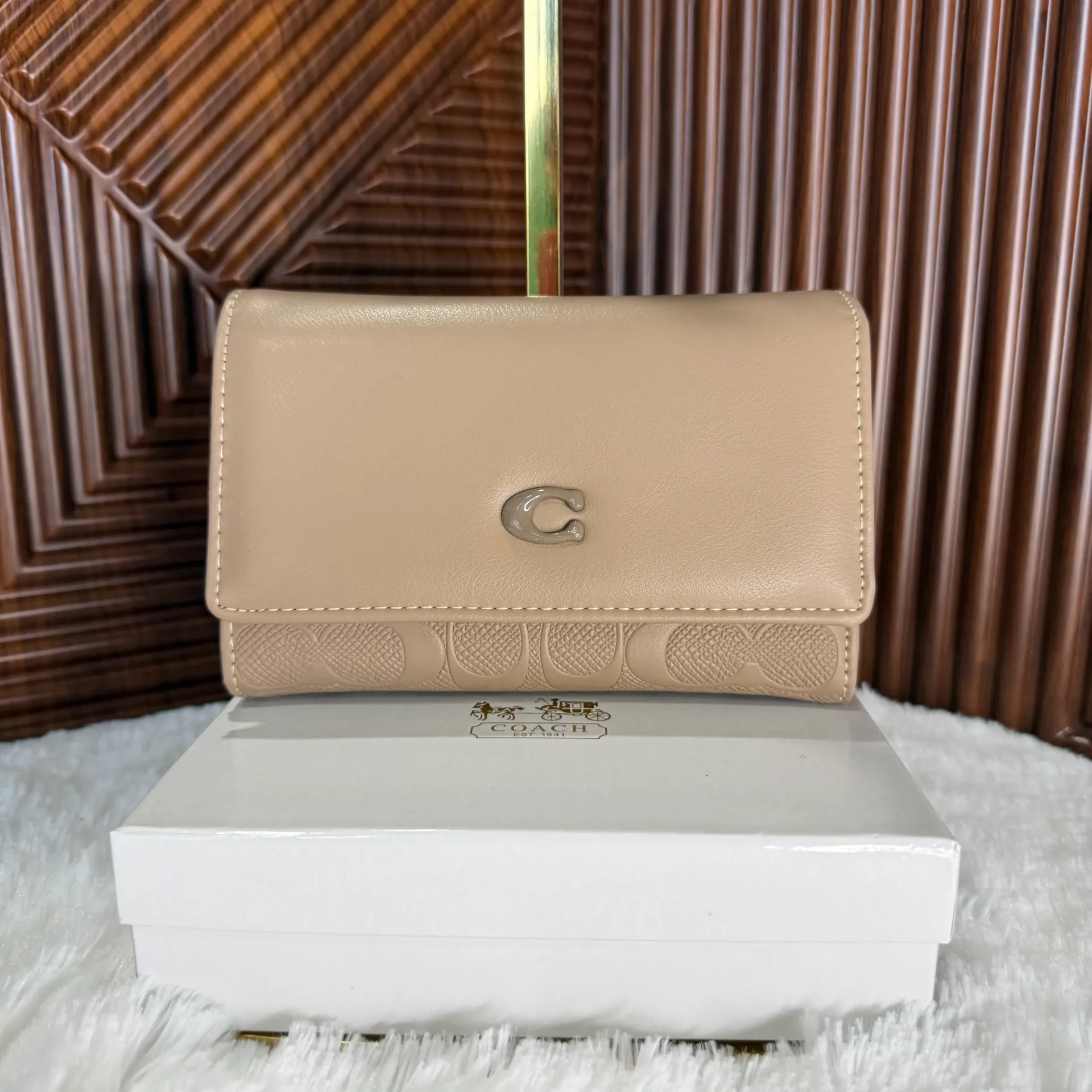 COACH Cartera Triple Plegable Grande Beige