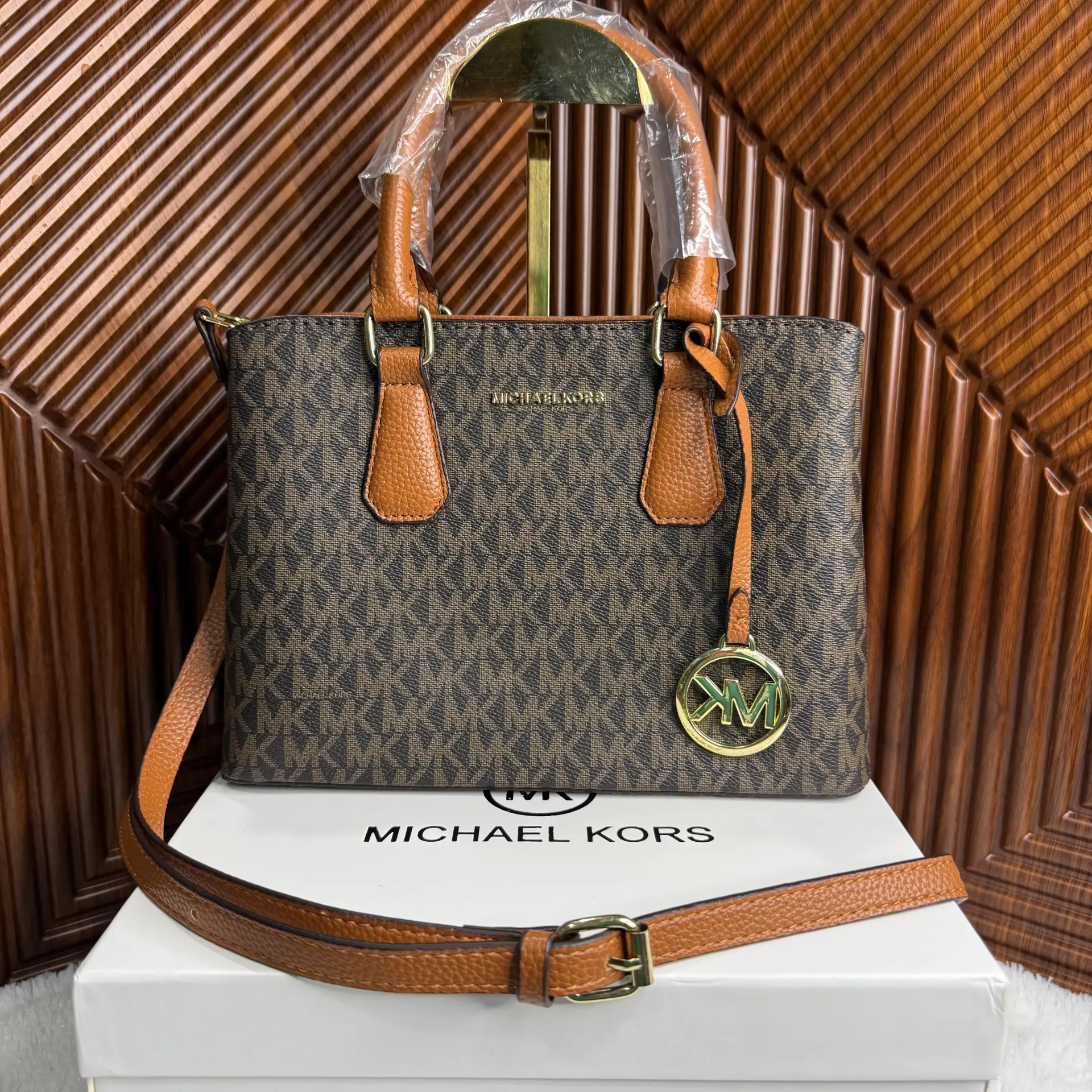 MICHAEL KORS Bolsa Satchel Café