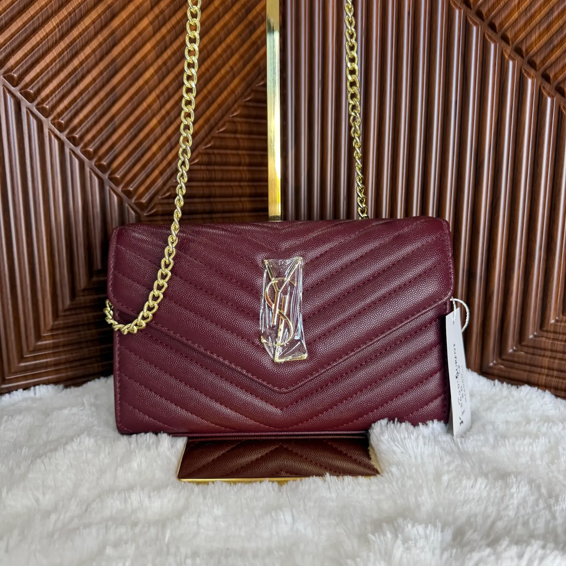 YSL Bolsa Envelope Crossbody Mediana Vino