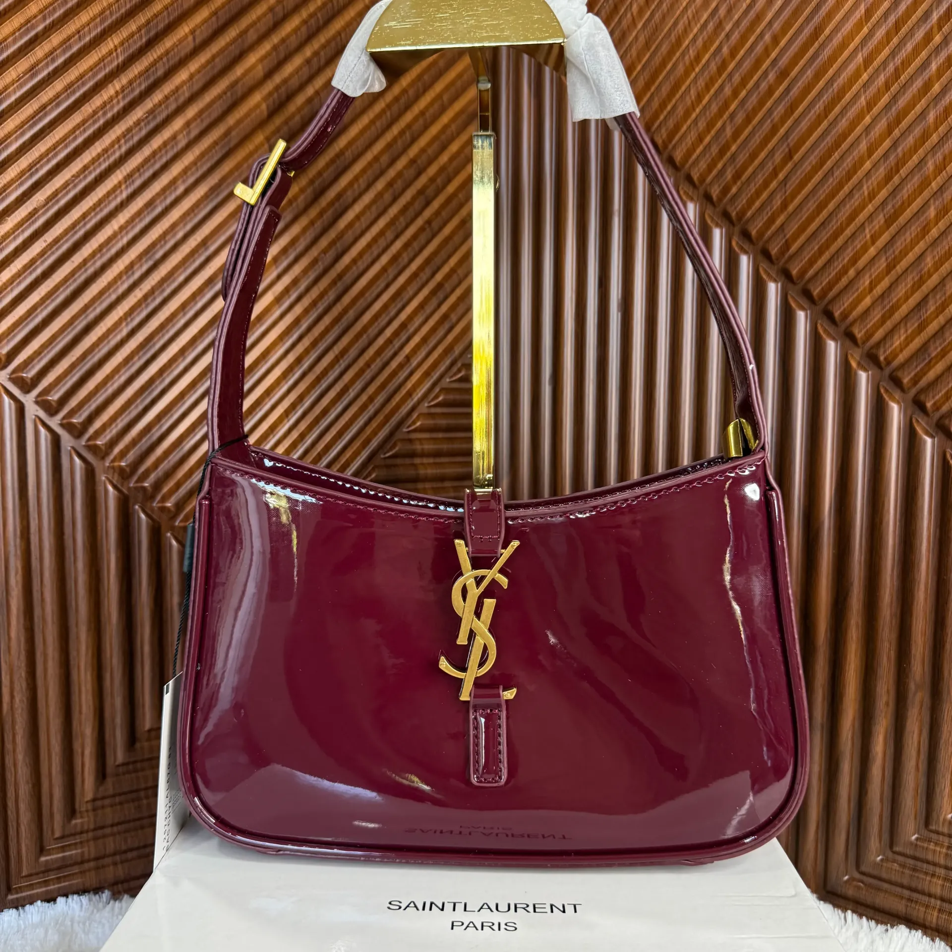 YSAl Bolsa Le5 a 7 Vino Charol