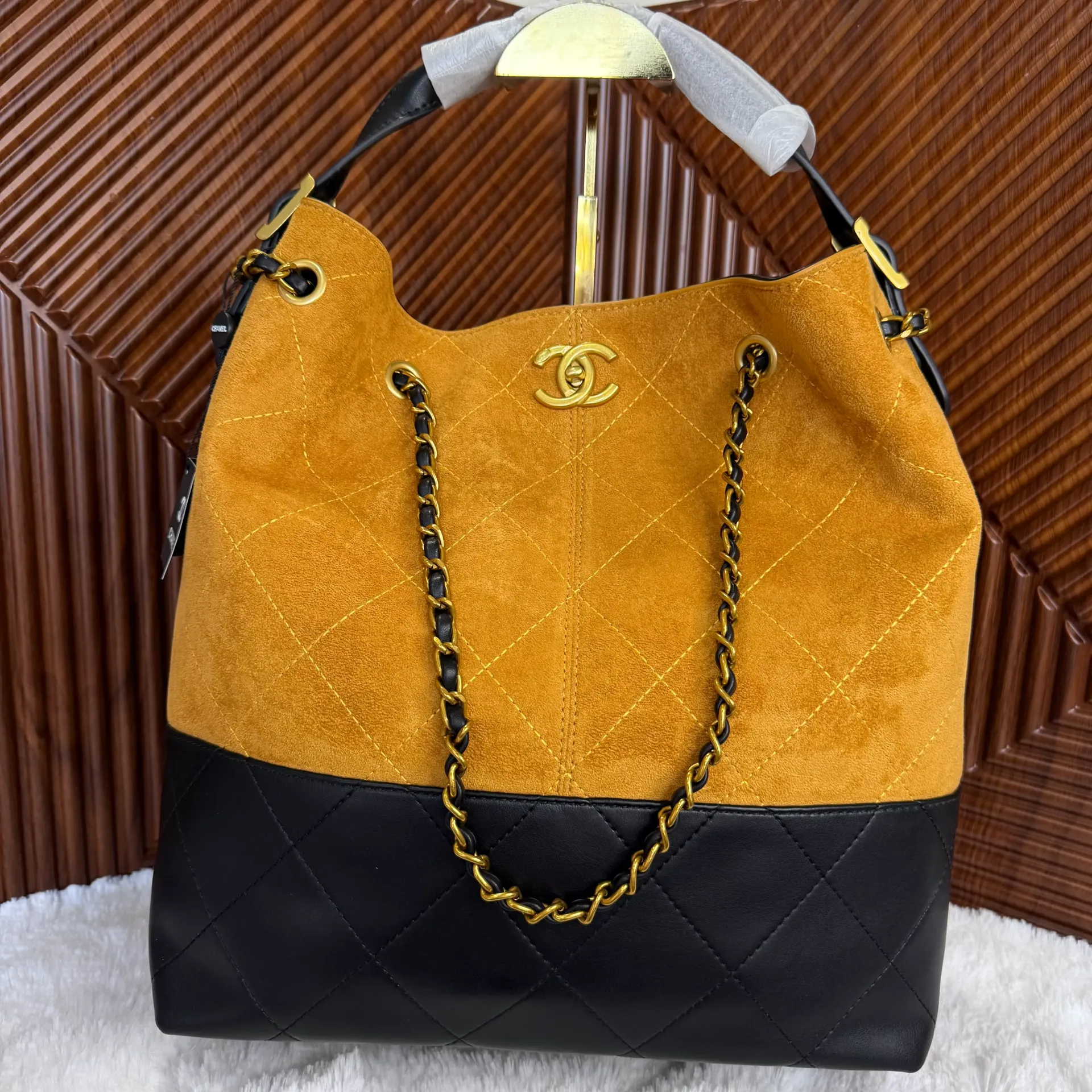 CHANEL Bolsa 25A Gamuza Amarilla