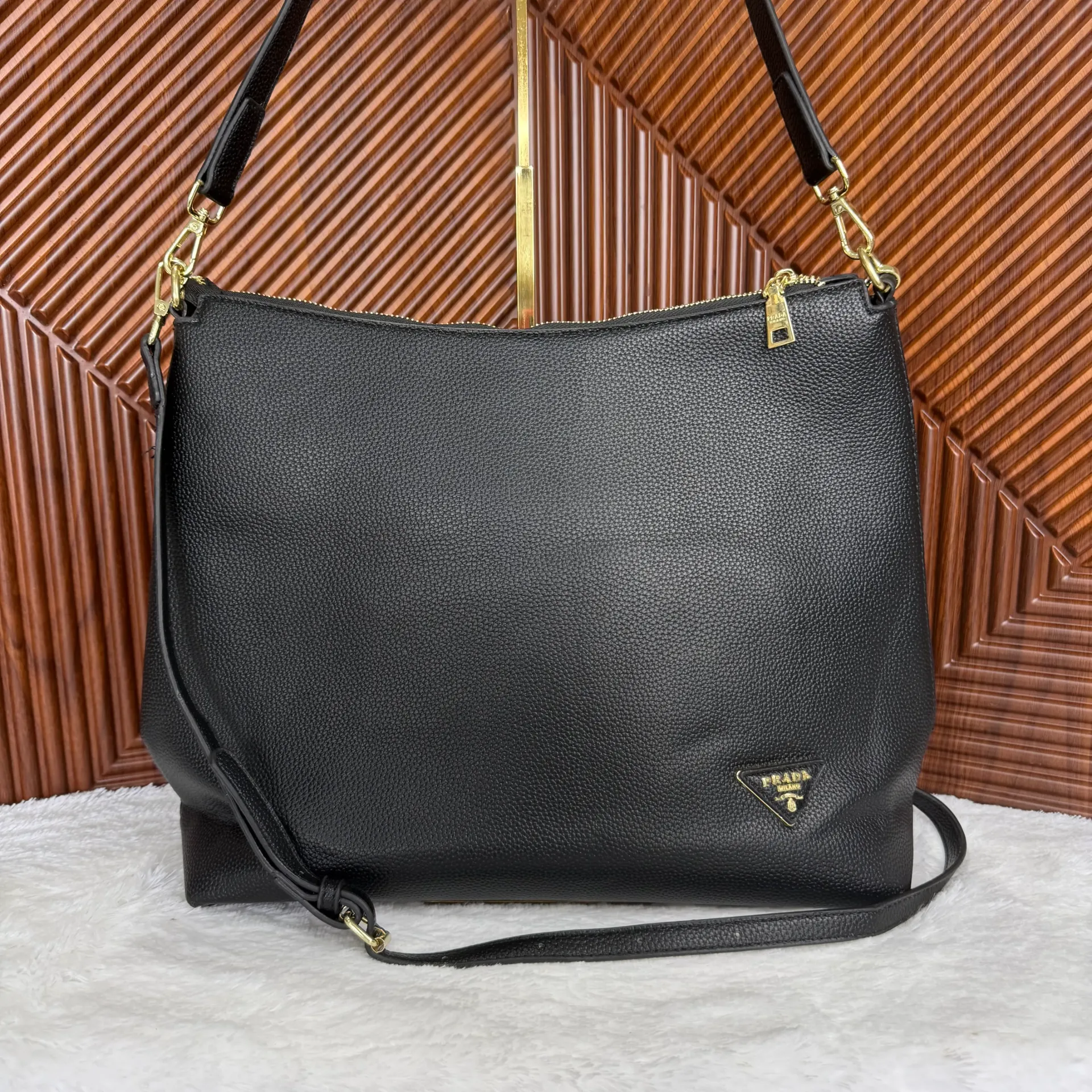 PRADA Bolsa de hombro Negra