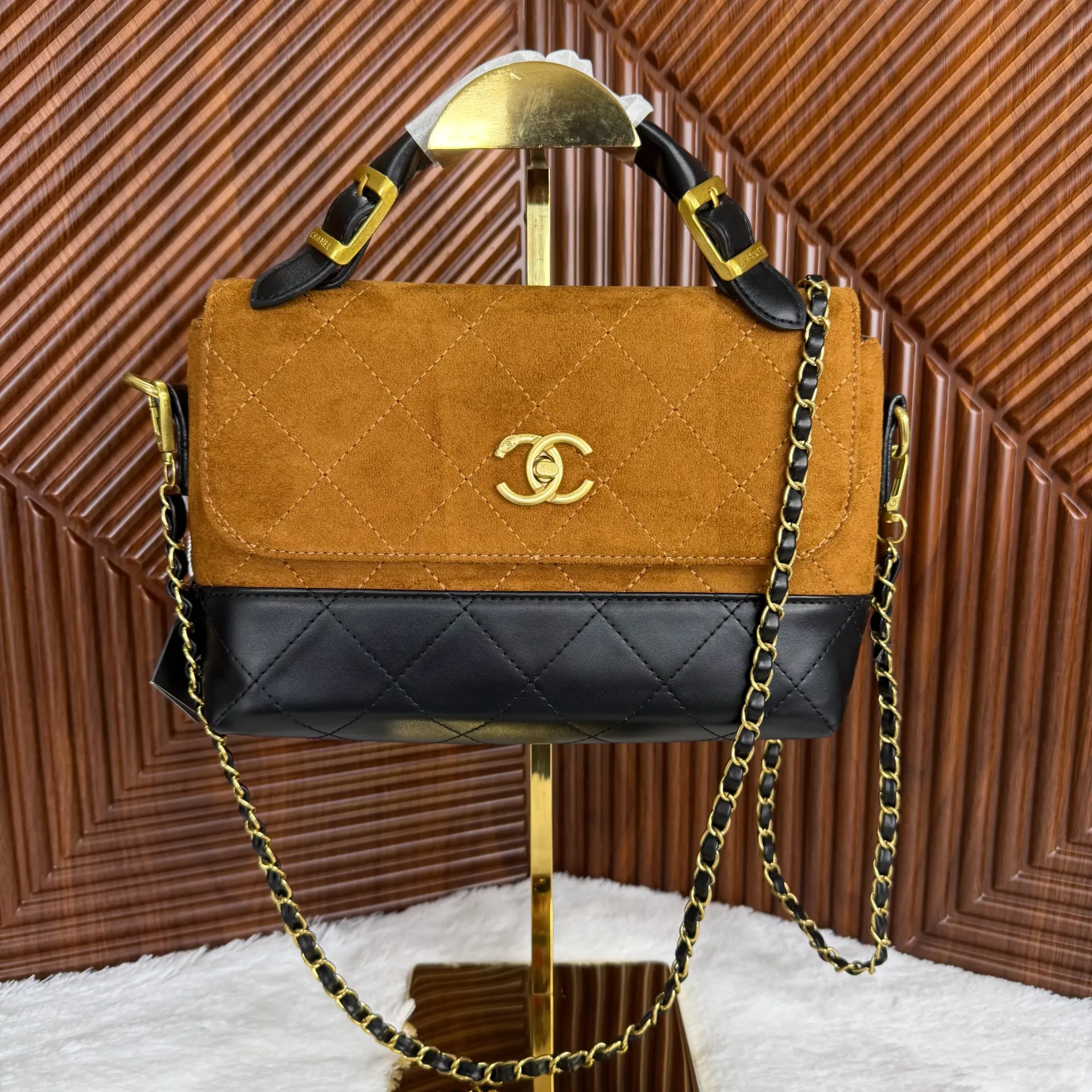 CHANEL Bolsa Handle de Gamuza Camel