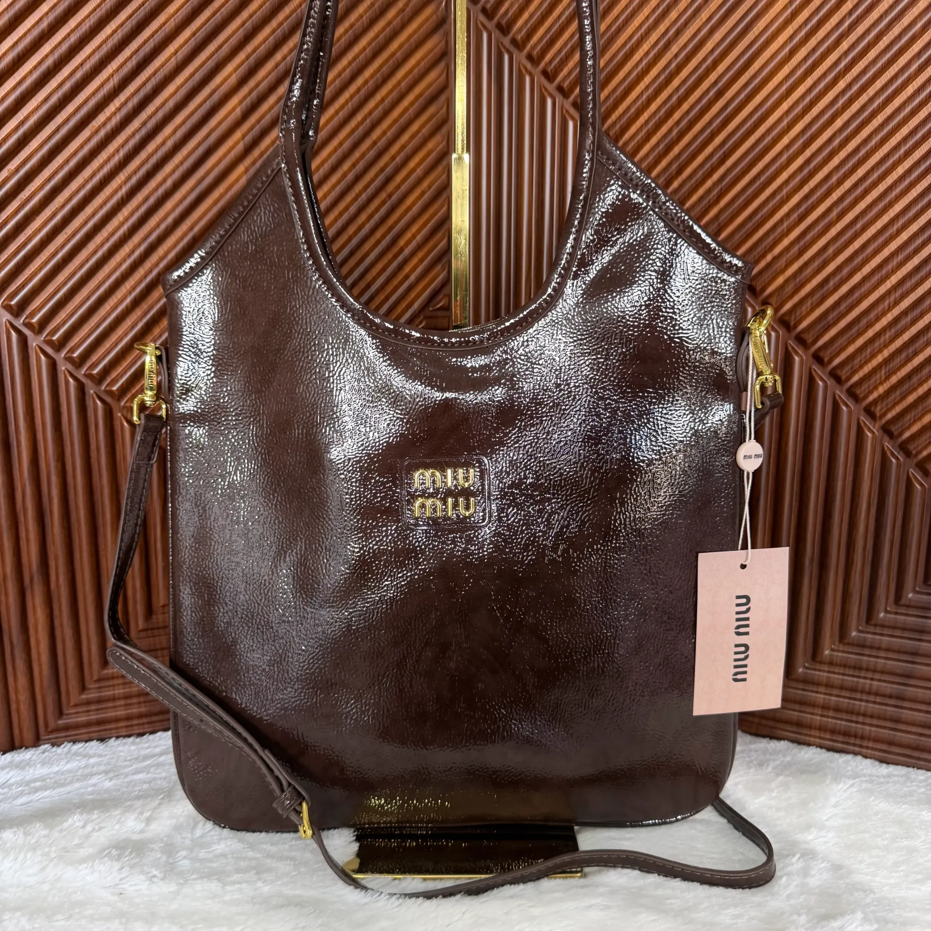 MIU MIU Bolsa de Mano Café Charol