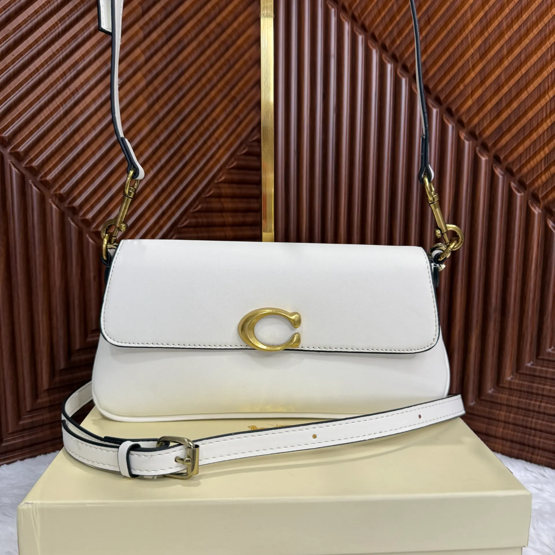 COACH Bolsa Jet de Hombro Blanca