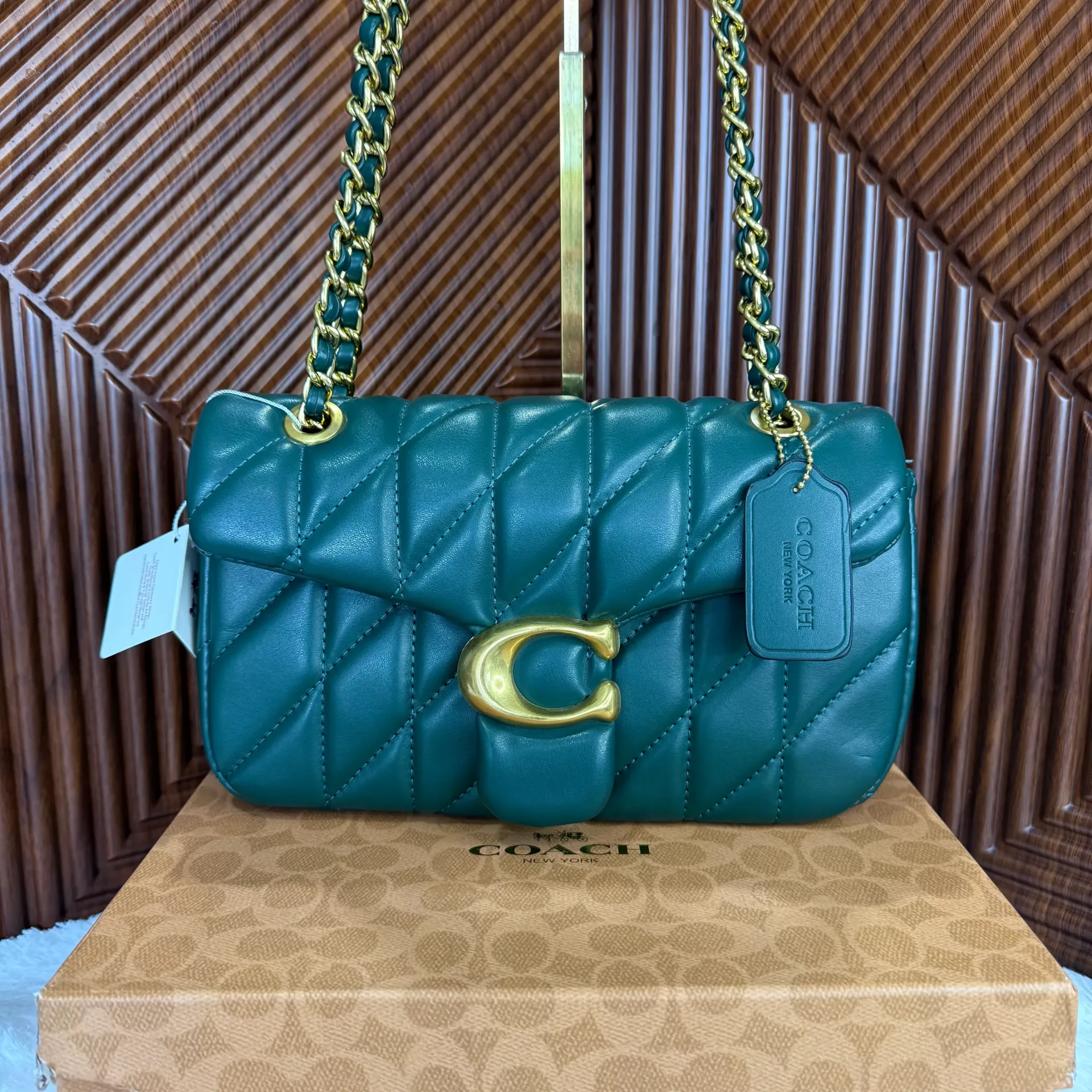 COACH Bolsa Tabby Acolchonada Verde
