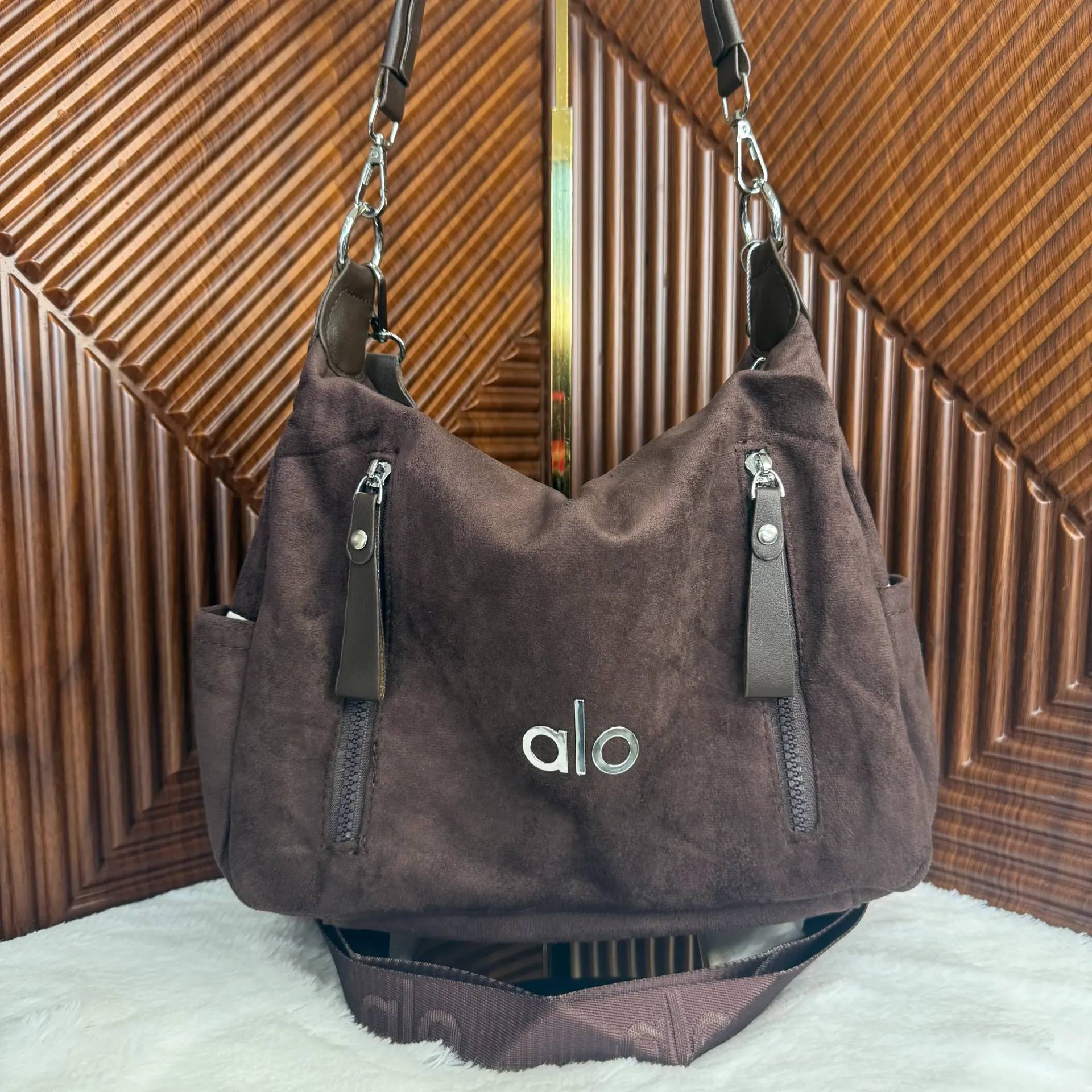 ALO Bolsa Yoga de Gamuza Café