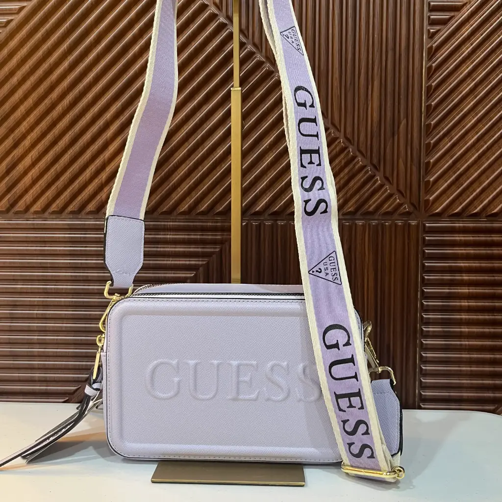 GUESS Bolsa Camera Crossbody Lila