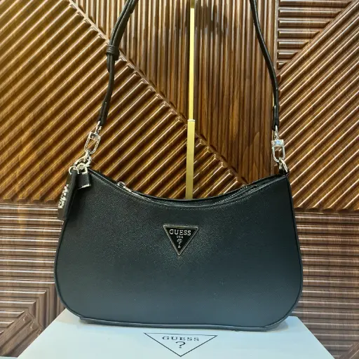 GUESS Bolsa de Hombro Noelle Negra