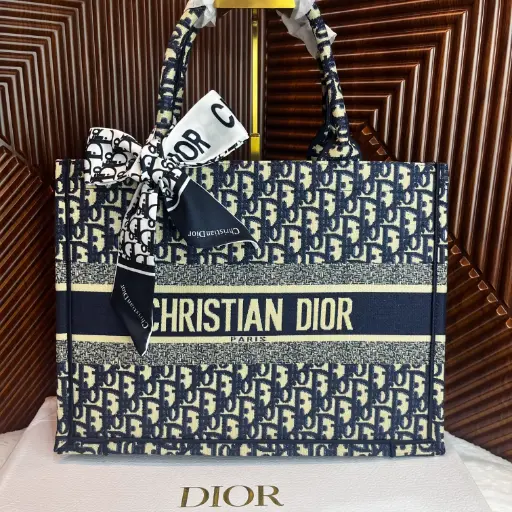 CHRISTIAN DIOR Bolsa Tote Book Mediana Negra