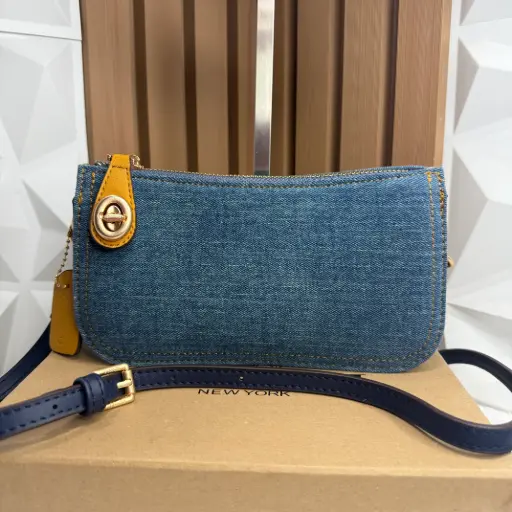 COACH Bolsa Swinger Mezclilla
