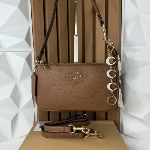 COACH Bolsa Nolita Café c/llavero colgante