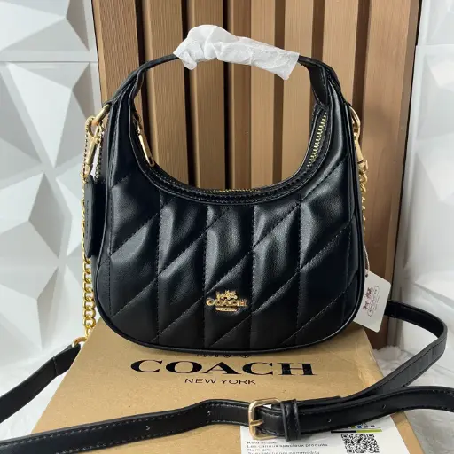 COACH Bolsa Mini Jonie Acolchonada Negra