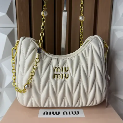 MIU MIU Bolsa Crossbody Matelassé Blanca 