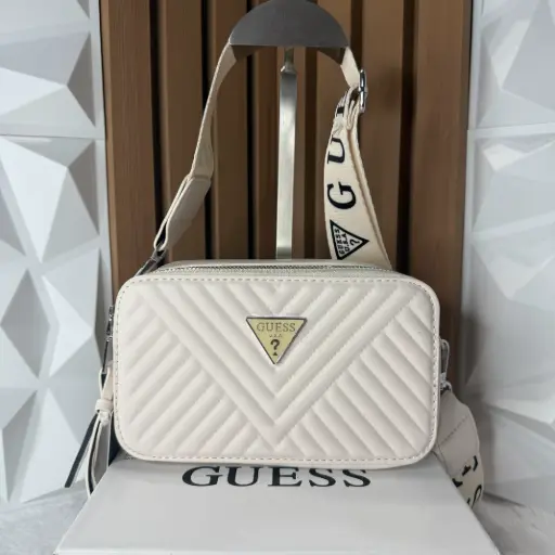 GUESS Bolsa Crossbody Clasica Acolchonada Blanca Hueso