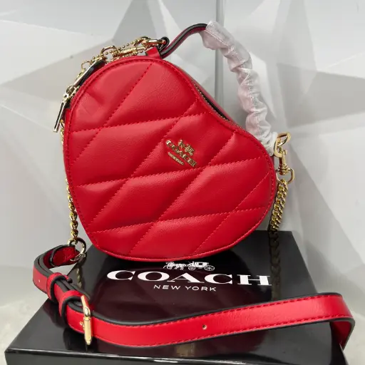 COACH Bolsa Corazón Crossbody Acolchonada Roja