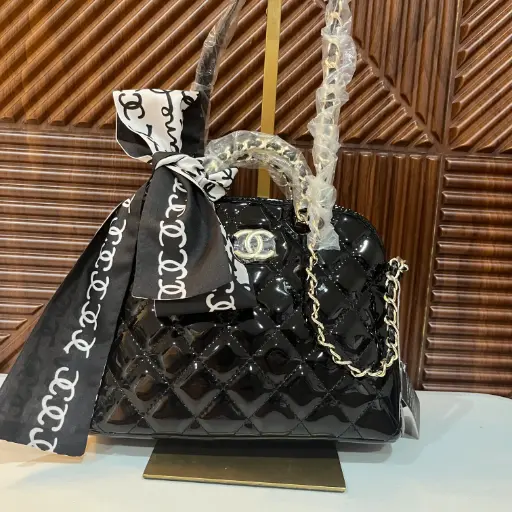 CHANEL Bolsa Boxy Negra Charol